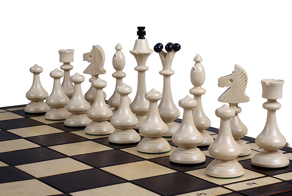 "Beskid" Wooden Chess Set - Elegant Design